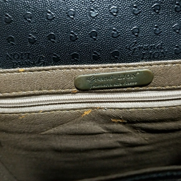 Vintage Grand Lion leather saddle/messenger purse - Picture 6 of 8